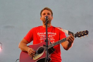 NOC HVIEZD - Tomáš Bezdeda, Superstar v Dudinciach