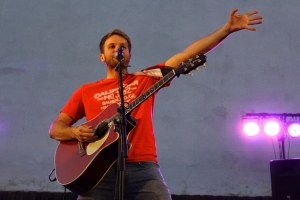 NOC HVIEZD - Tomáš Bezdeda, Superstar v Dudinciach